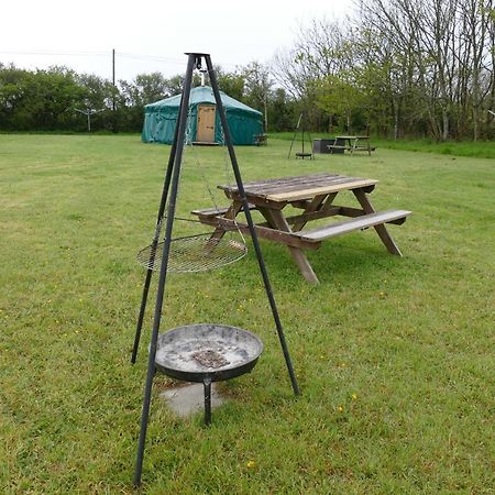 Alder Yurt Wych Elm Glamping Helston Exterior foto