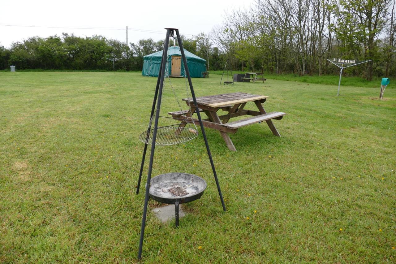 Alder Yurt Wych Elm Glamping Helston Exterior foto